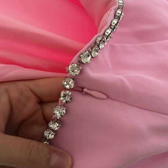 Matteson Gown in Bubblegum Pink
MAJORELLE revolve embellished sequined backless - Picture 8 of 9